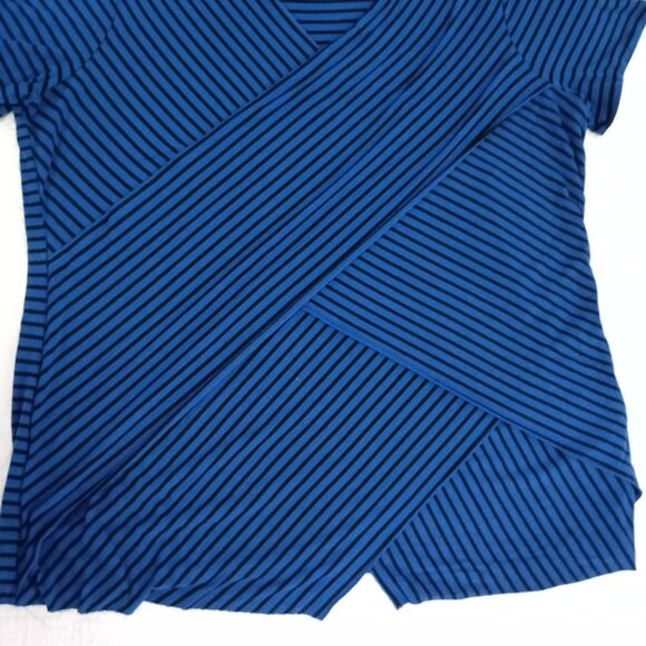 Vince Camuto Blue Black Striped Asymmetrical V-Neck Top 1X - Picture 4 of 7